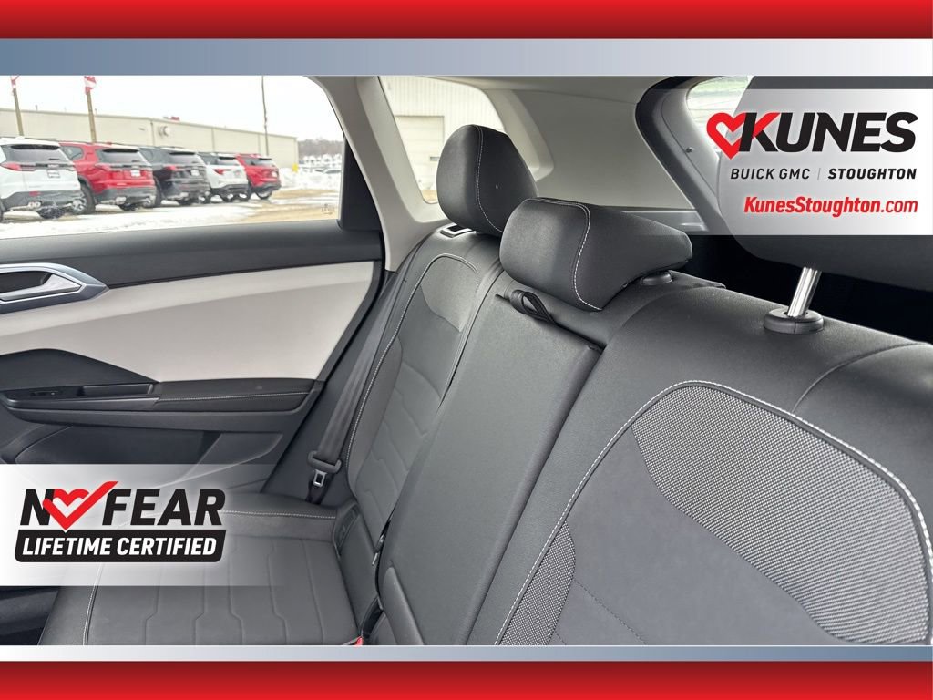 Used 2025 Volkswagen Taos SE image 33