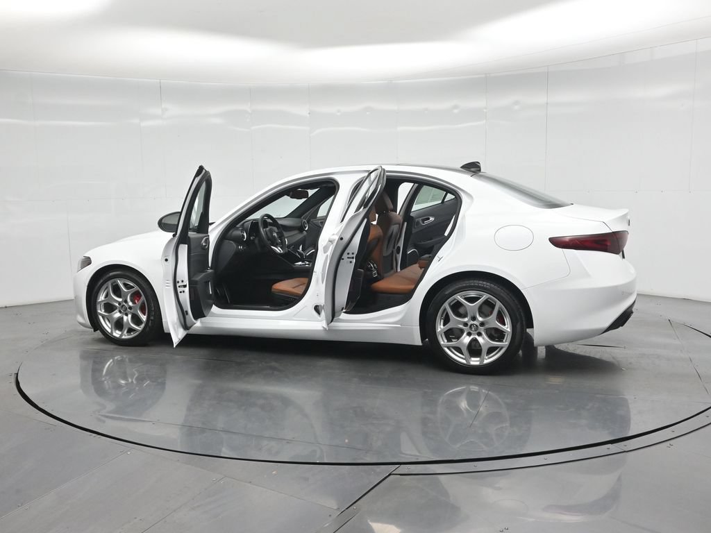 Used 2022 Alfa Romeo Giulia Ti RWD image 32