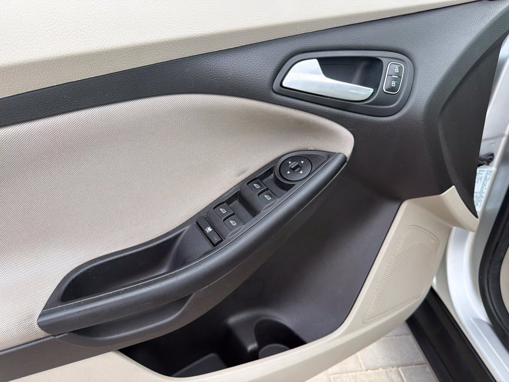 Used 2016 Ford Focus SE FWD image 26