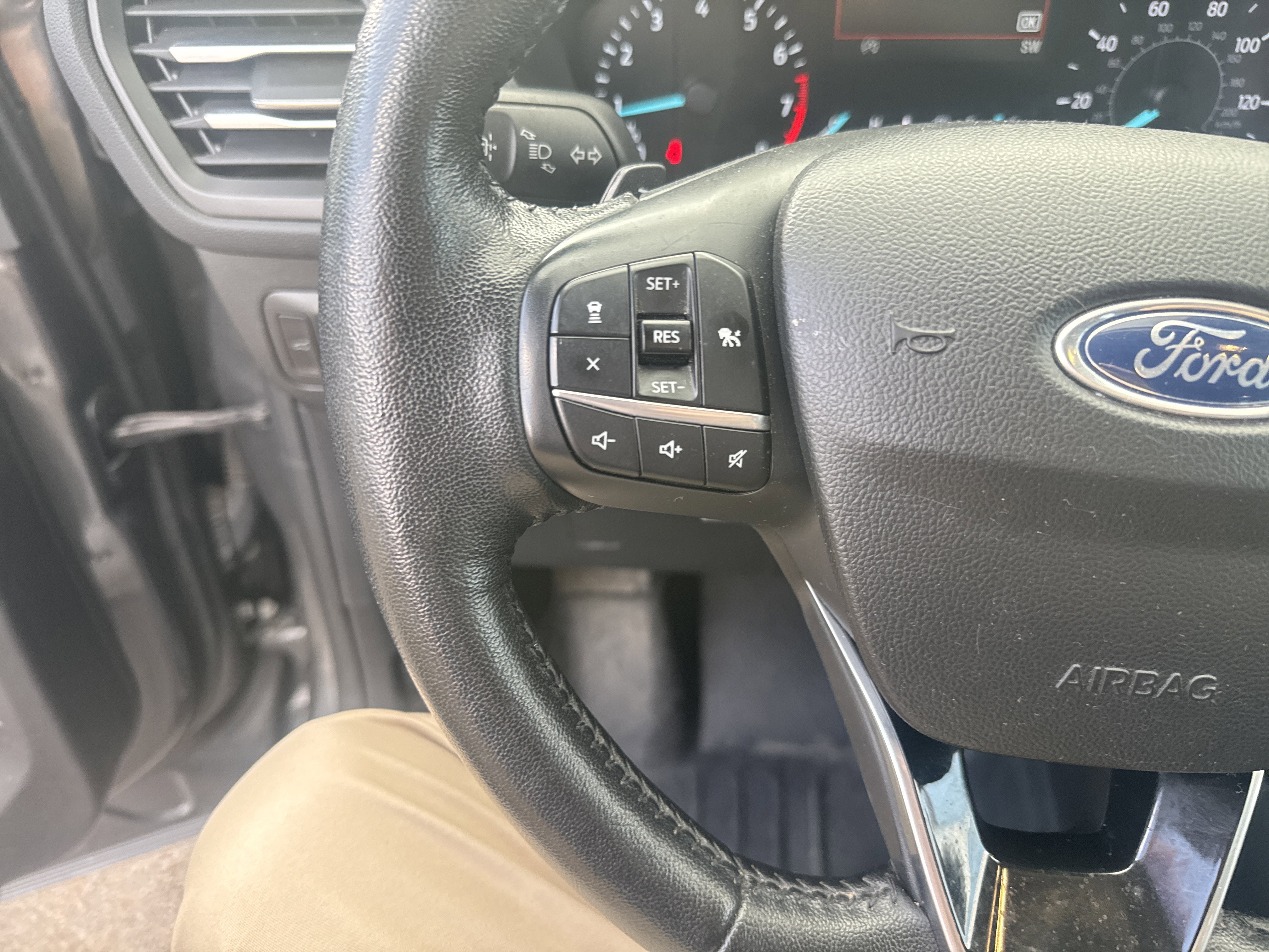 Used 2020 Ford Escape SEL image 18