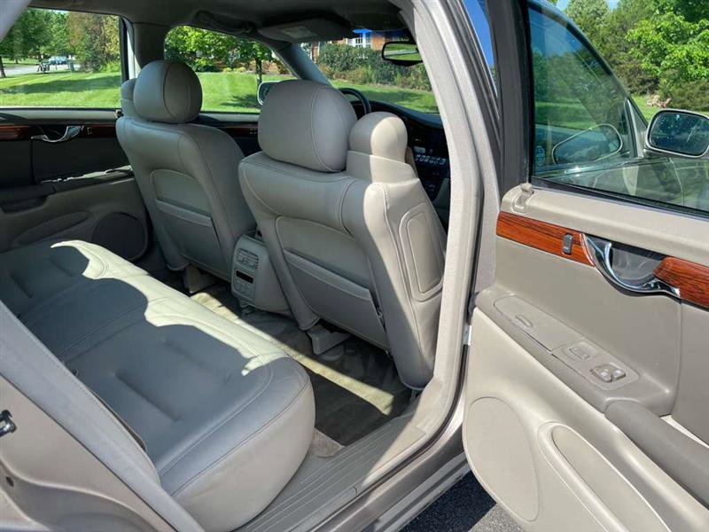 Used 2003 Cadillac De Ville w/ Comfort & Convenience Package FWD image 88