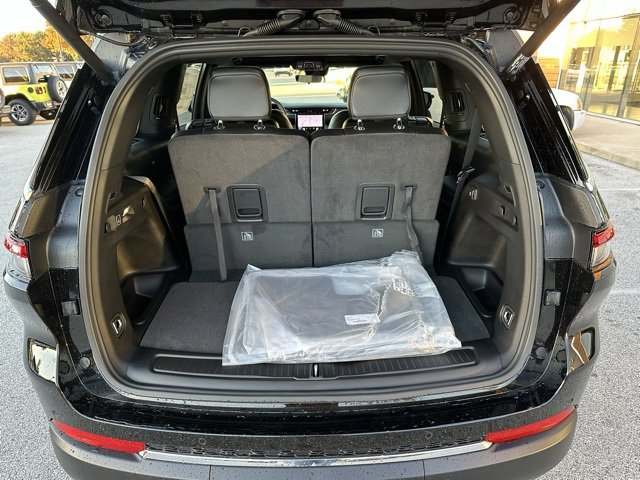 New 2025 Jeep Grand Cherokee L Limited image 10