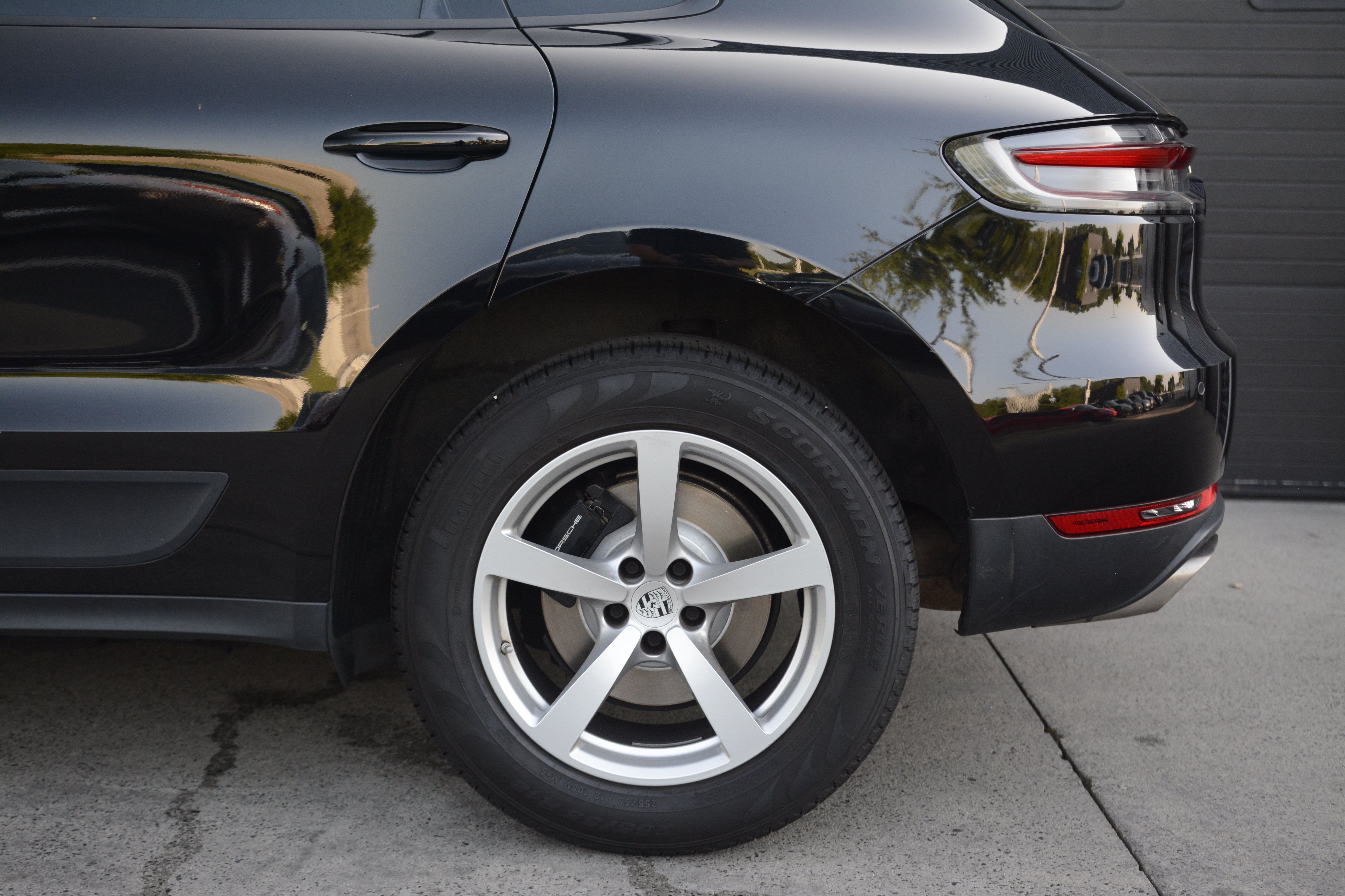 Certified 2019 Porsche Macan AWD/4WD image 37
