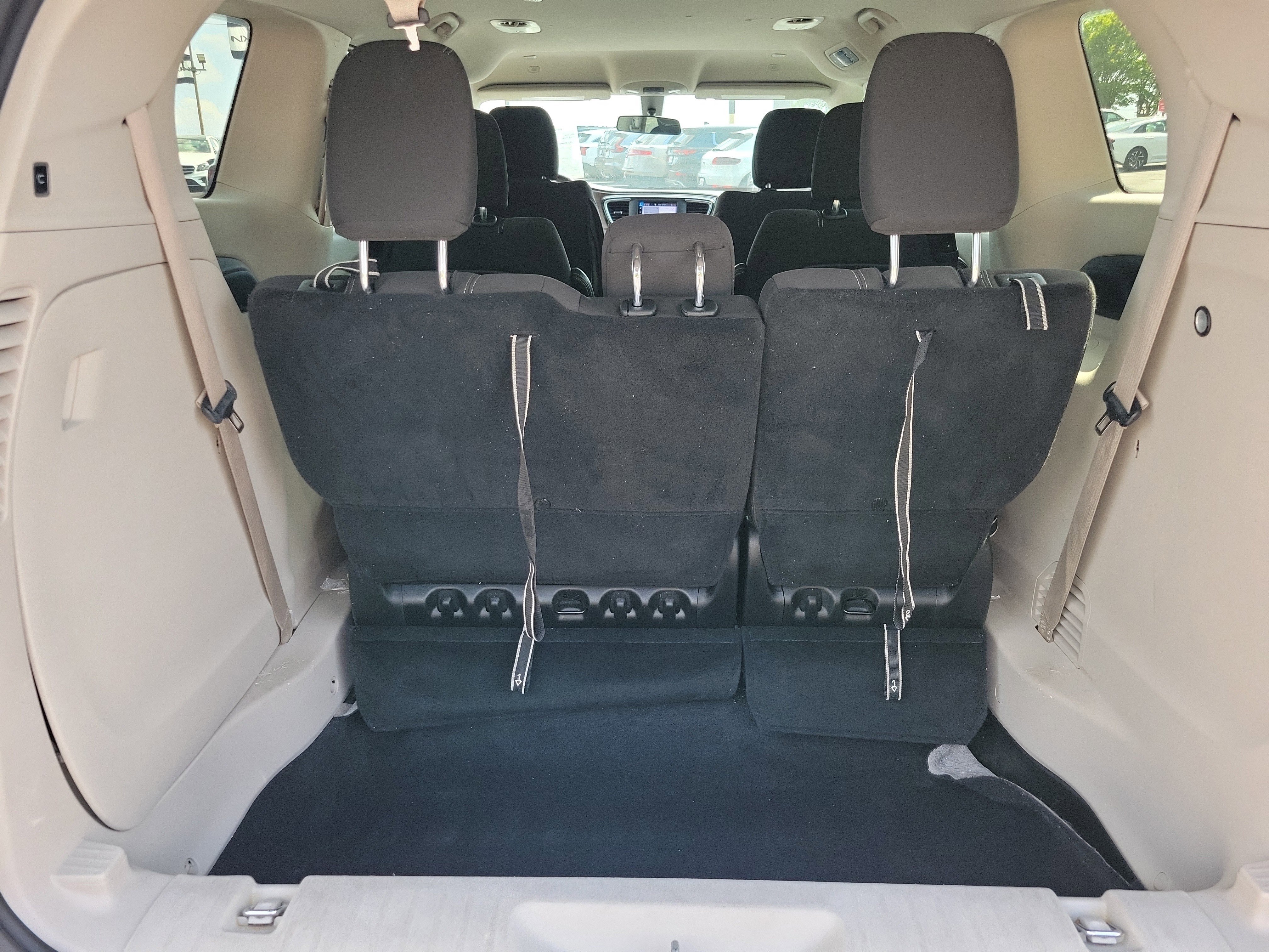 Used 2022 Chrysler Voyager LX image 27