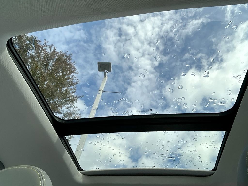 Certified 2022 Chevrolet Bolt EUV Premier w/ Launch Edition image 21