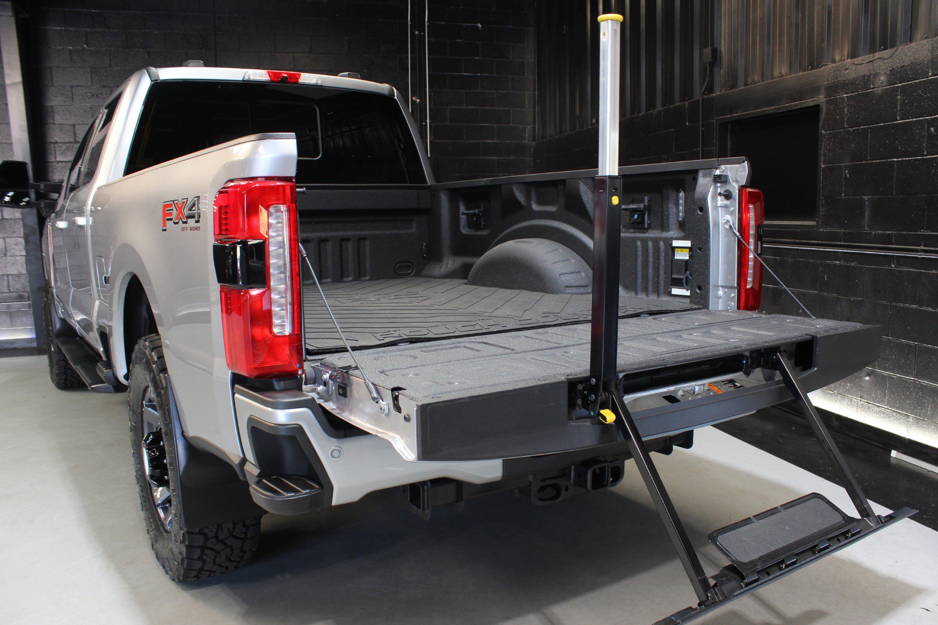 Used 2024 Ford F250 Lariat w/ Lariat Ultimate Package image 9