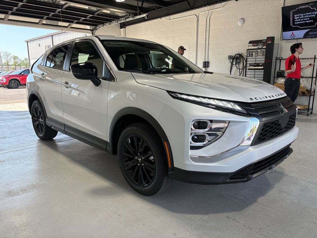 New 2026 Mitsubishi Eclipse Cross LE AWD/4WD image 3