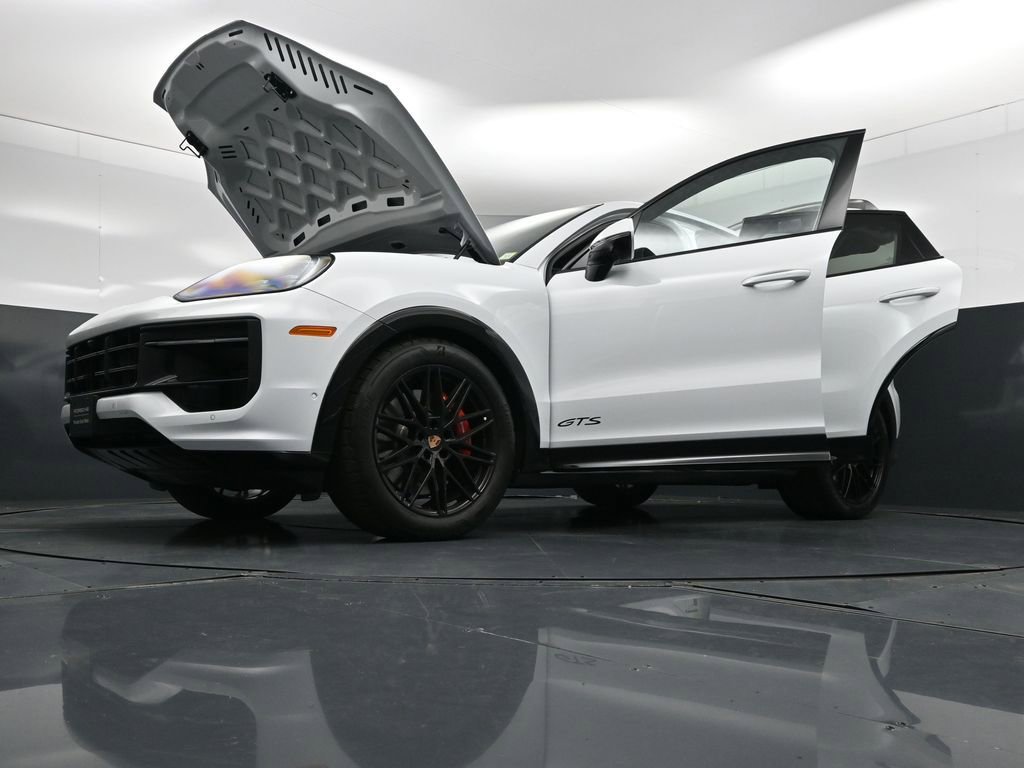 Used 2026 Porsche Cayenne GTS image 34