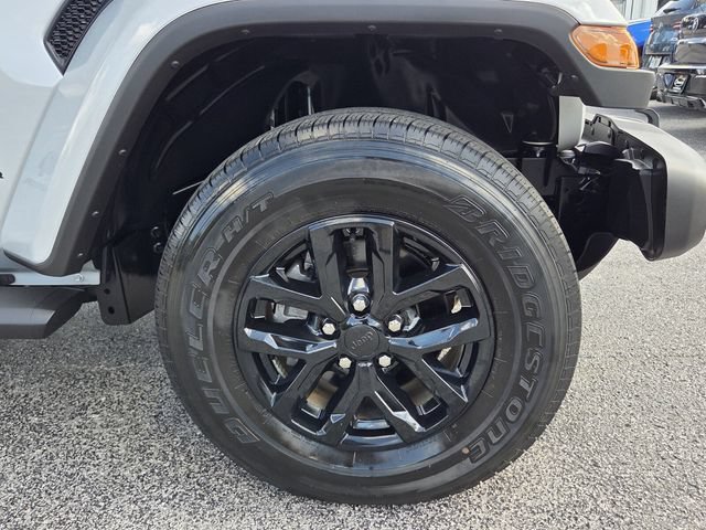 Used 2023 Jeep Gladiator Sport AWD/4WD image 9
