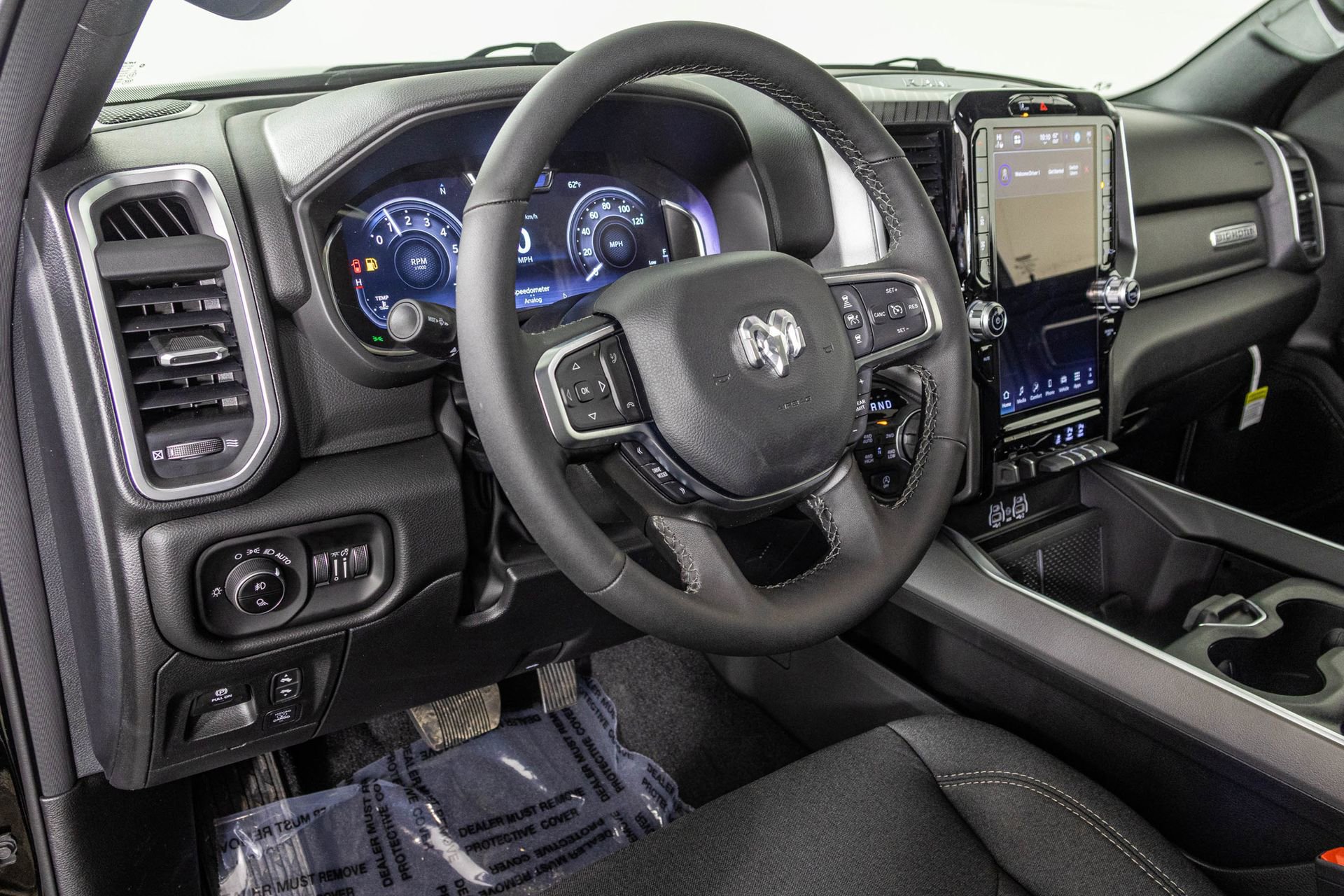 New 2026 RAM 1500 4x4 Crew Cab image 3
