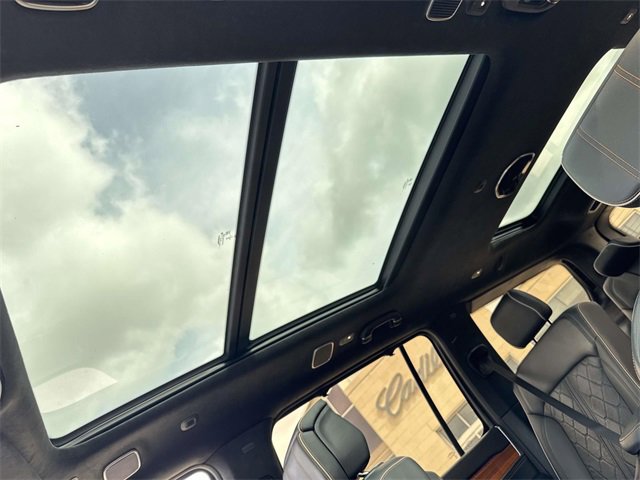 Used 2022 Jeep Grand Wagoneer Series III image 23