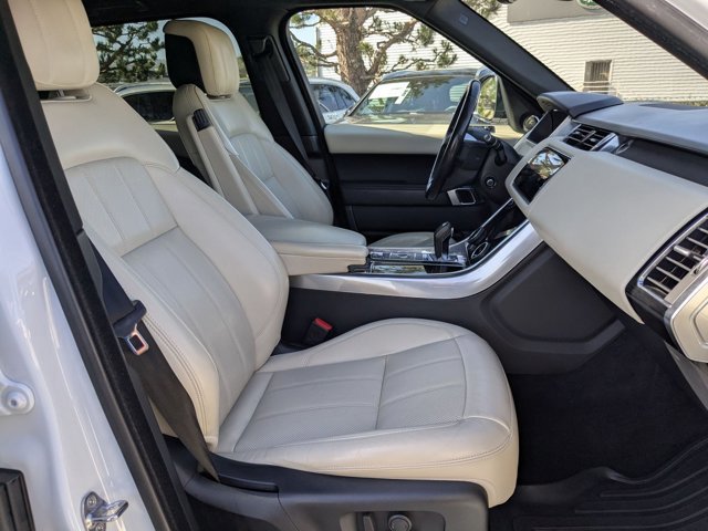 Used 2020 Land Rover Range Rover Sport HSE image 17