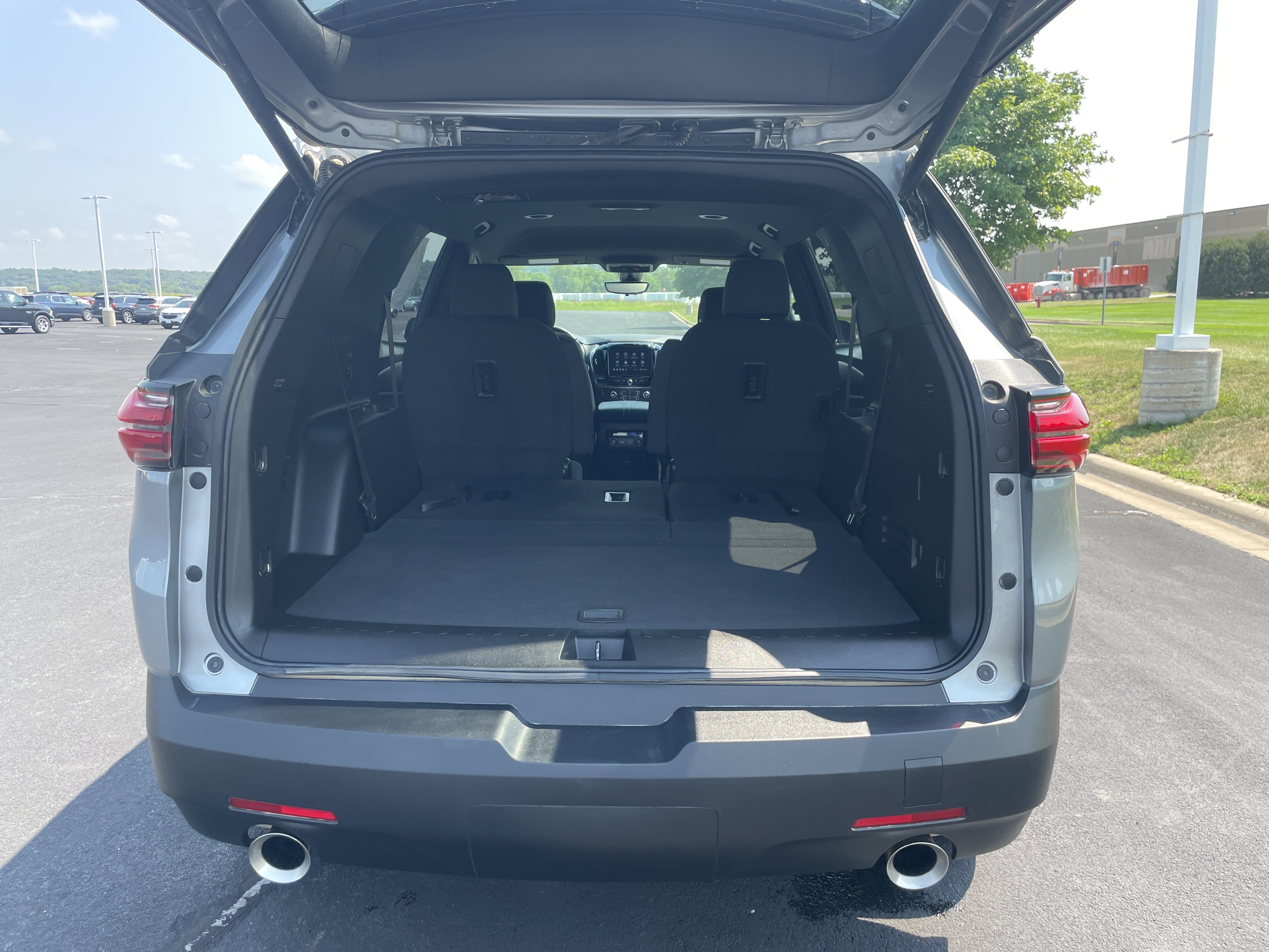 Used 2023 Chevrolet Traverse LT w/ Rear Camera Mirror Package AWD/4WD image 30