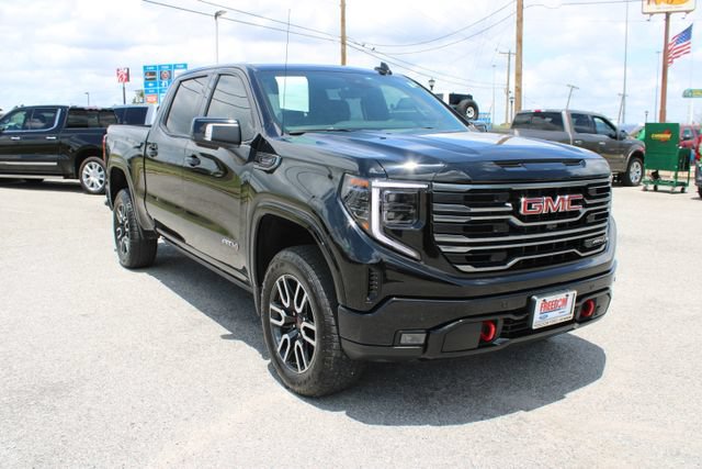 Used 2025 GMC Sierra 1500 AT4 w/ AT4 Premium Package AWD/4WD image 3