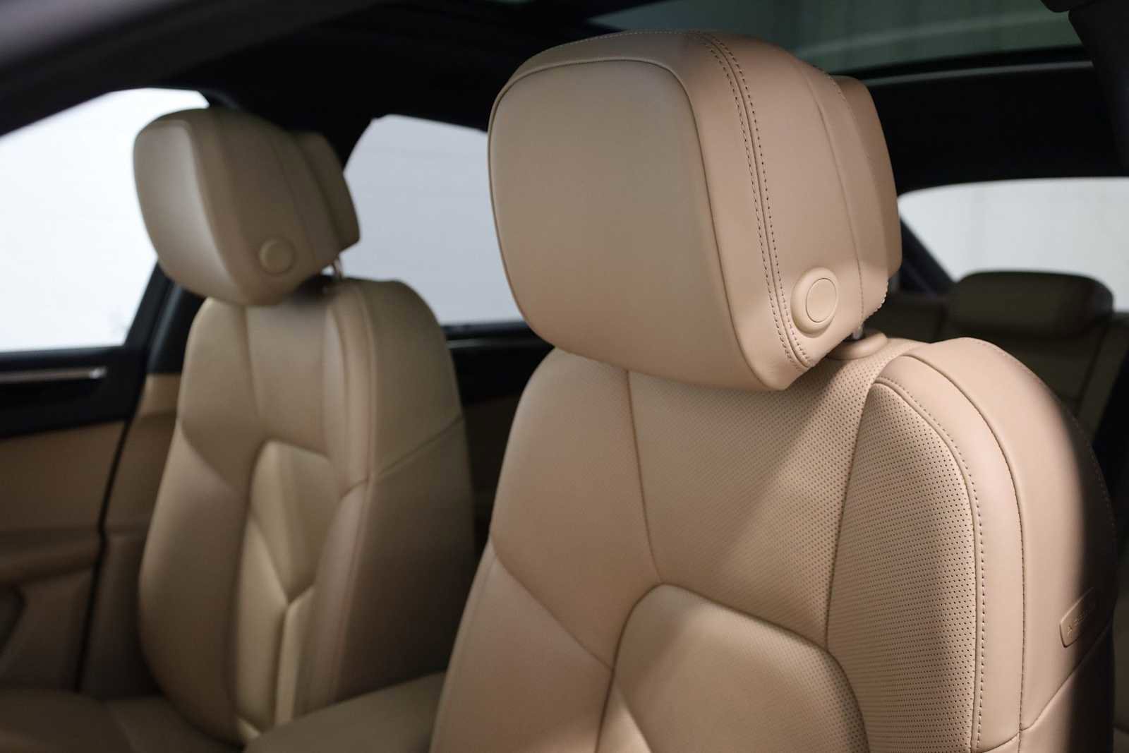 Certified 2024 Porsche Macan AWD/4WD image 19