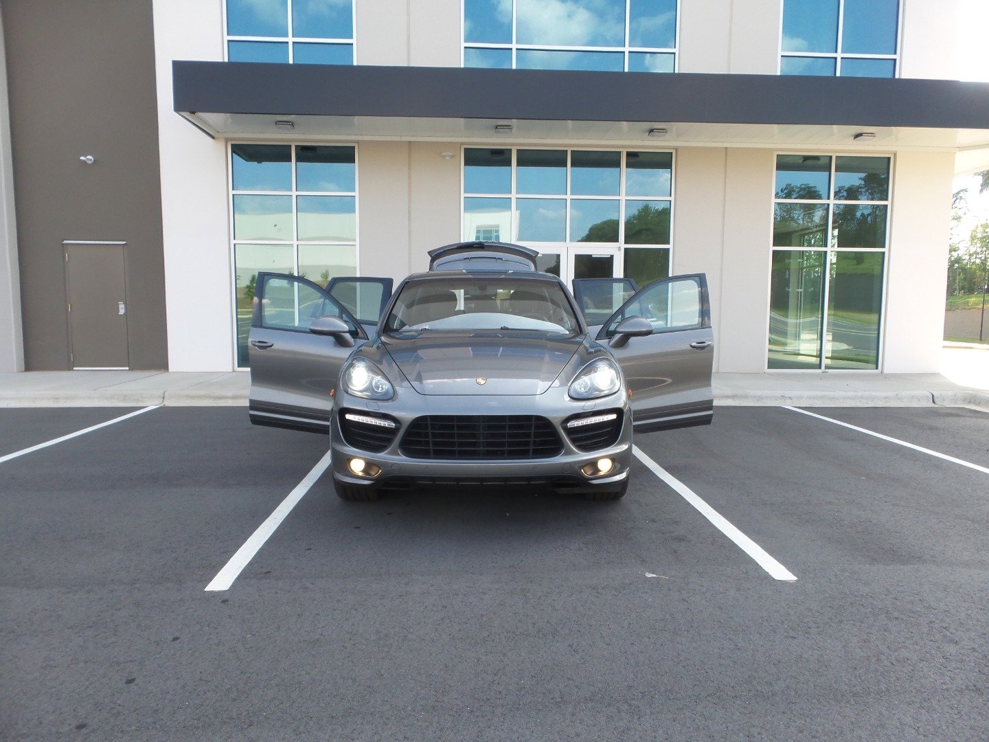 Used 2013 Porsche Cayenne GTS image 77