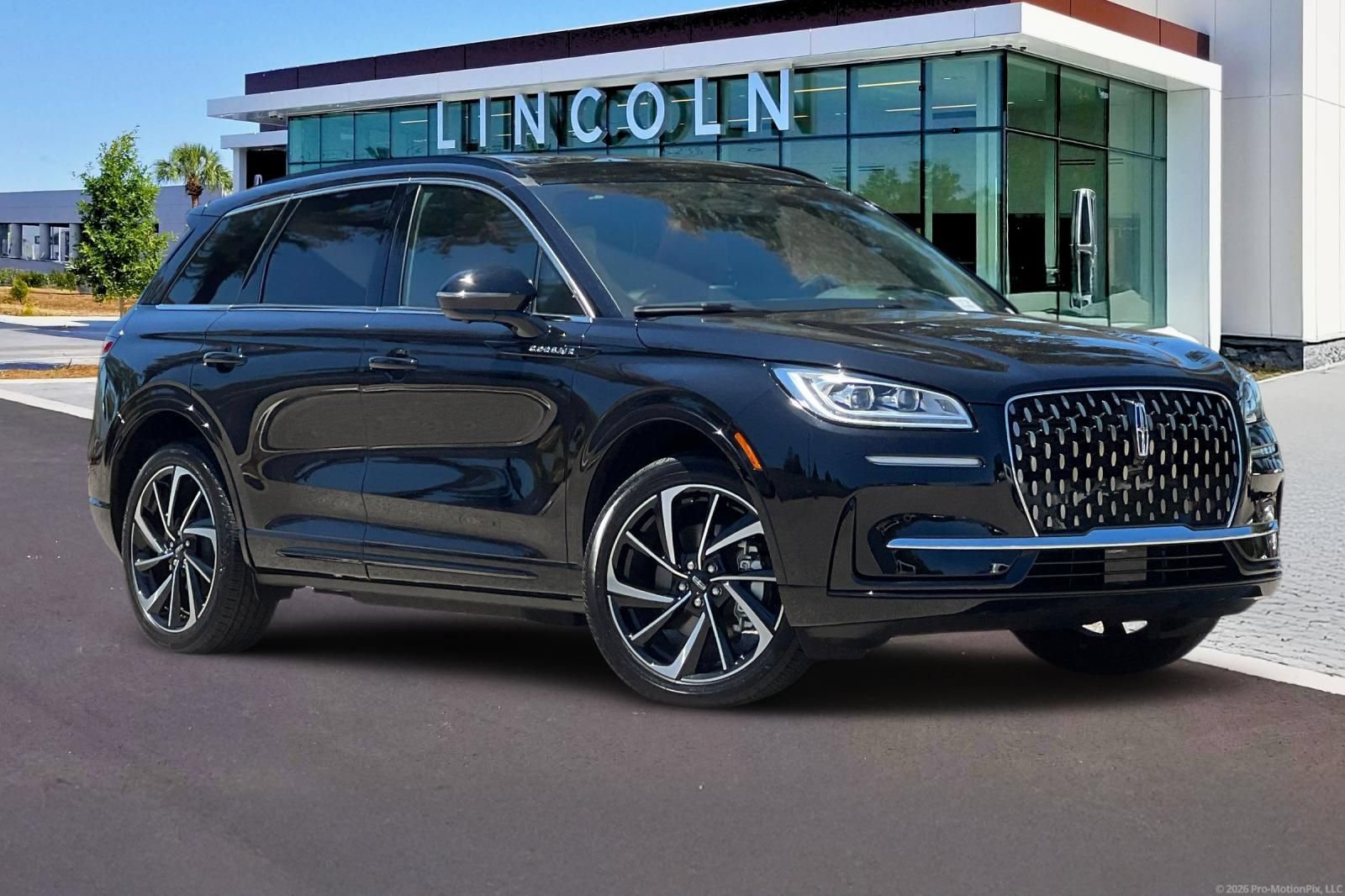 Certified 2025 Lincoln Corsair Grand Touring w/ Equipment Group 302A AWD/4WD image 2