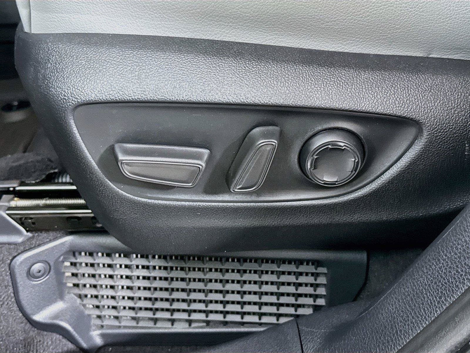 Certified 2025 Toyota Sienna XLE FWD image 29