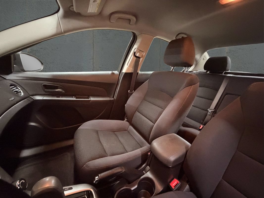 Used 2016 Chevrolet Cruze LT FWD image 17