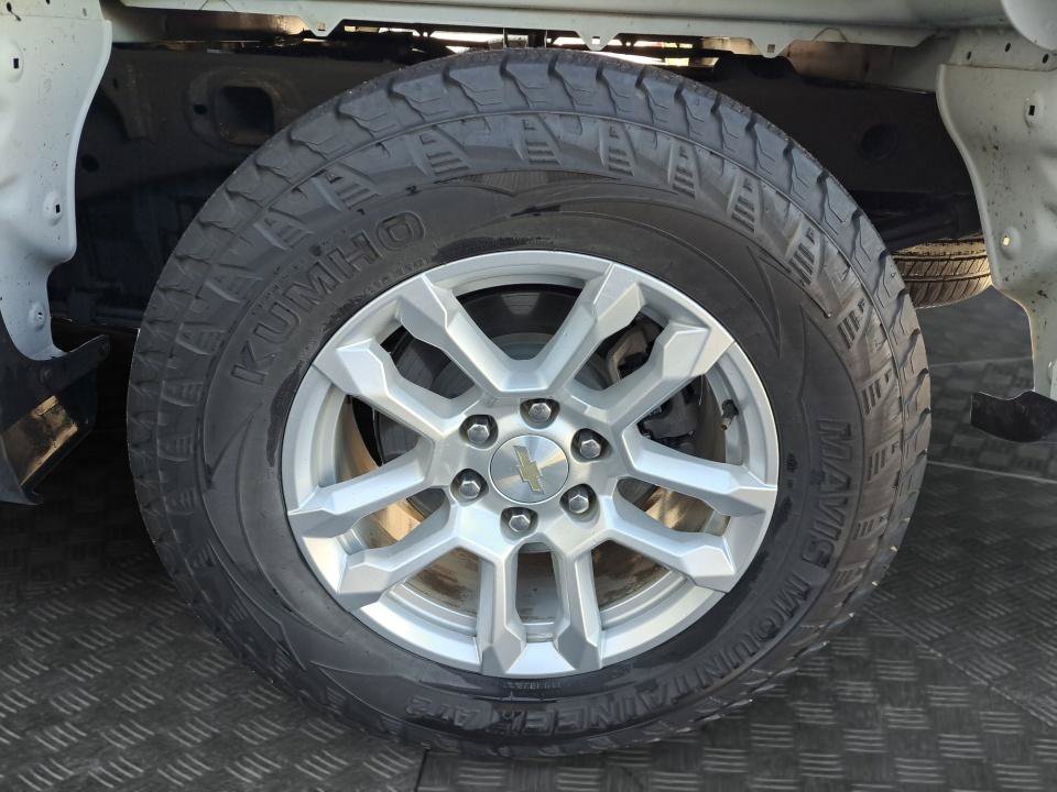 Used 2023 Chevrolet Silverado 1500 LT AWD/4WD image 20