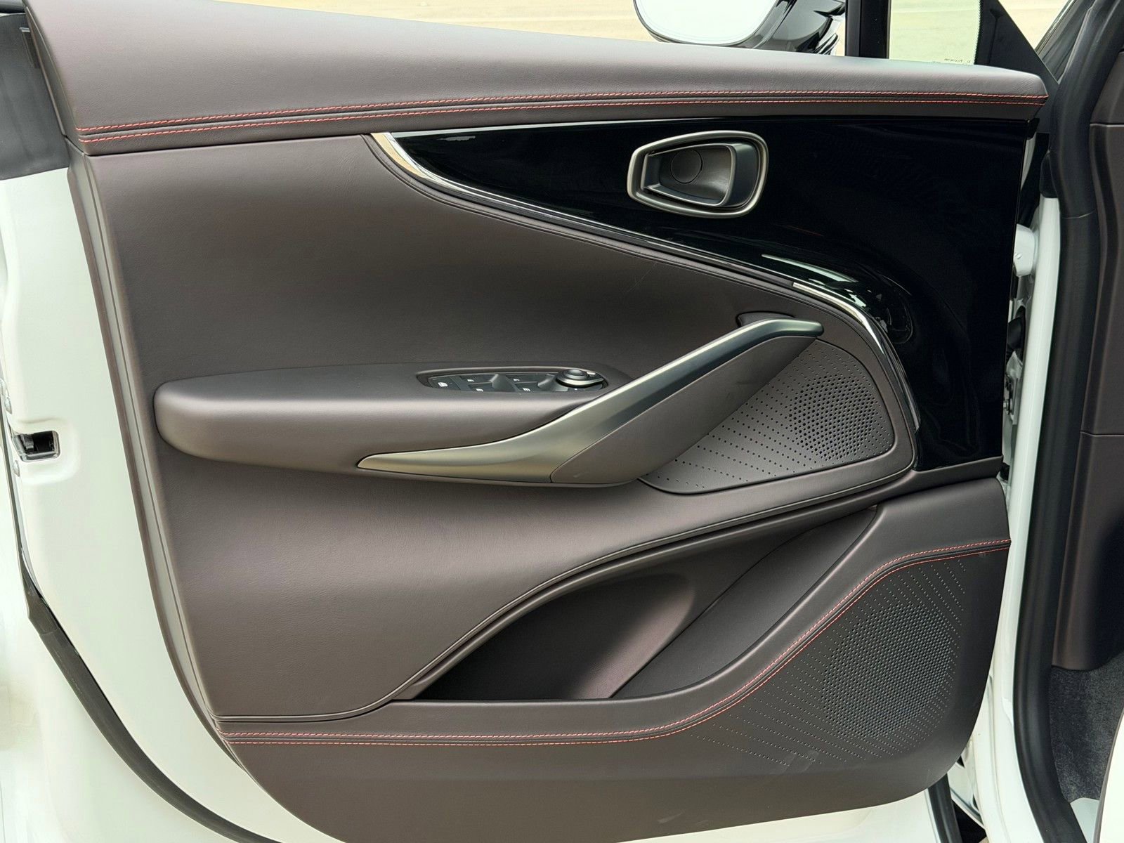 New 2026 Aston Martin DBX S image 20