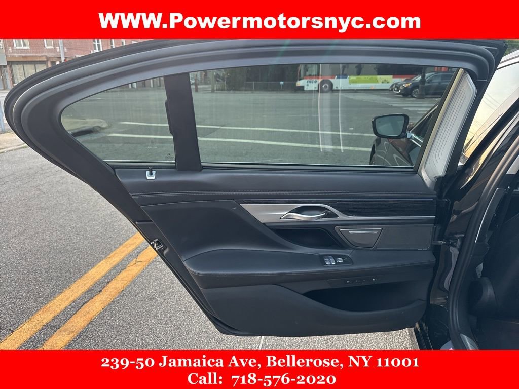 Used 2020 BMW 750i xDrive w/ Executive Package image 26