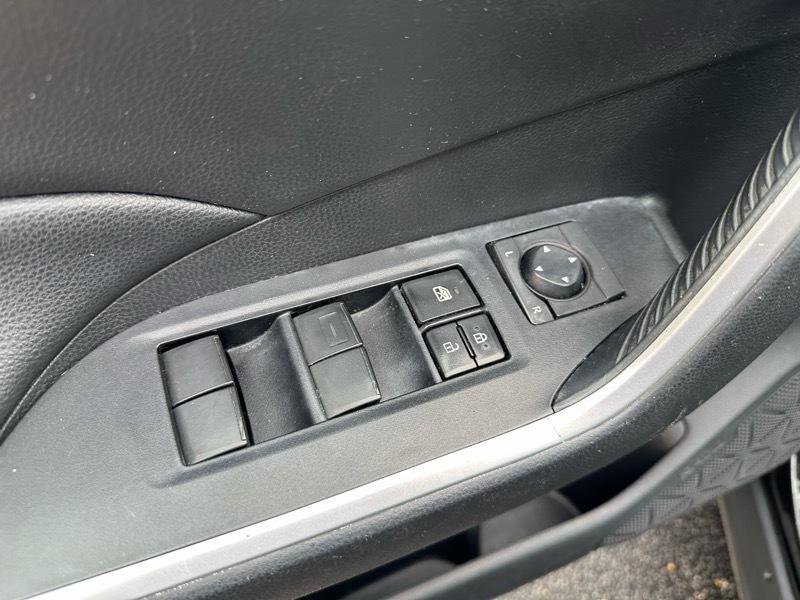 Used 2020 Toyota RAV4 XLE w/ Convenience Package image 9