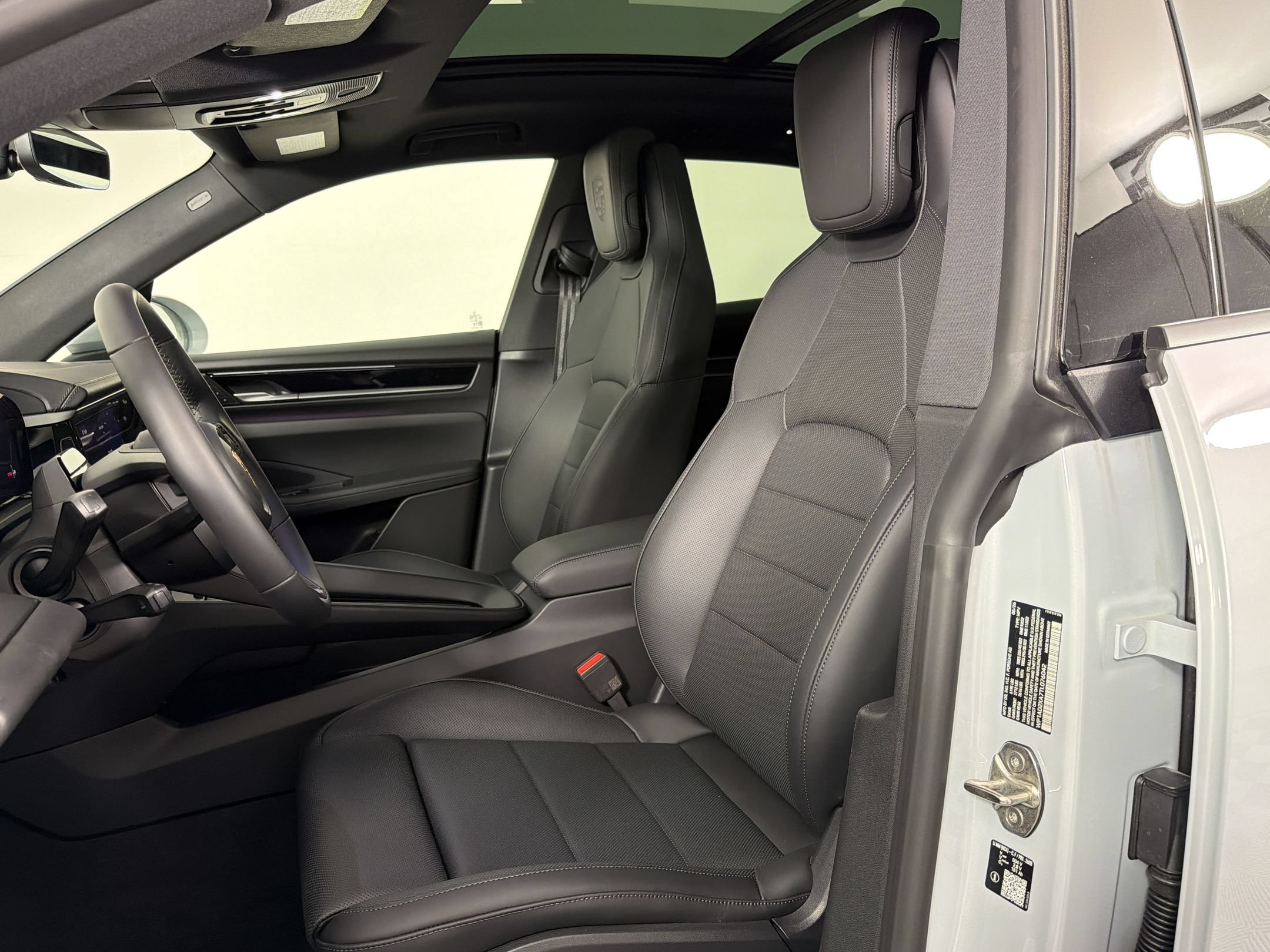 New 2026 Porsche Macan Electric RWD image 5