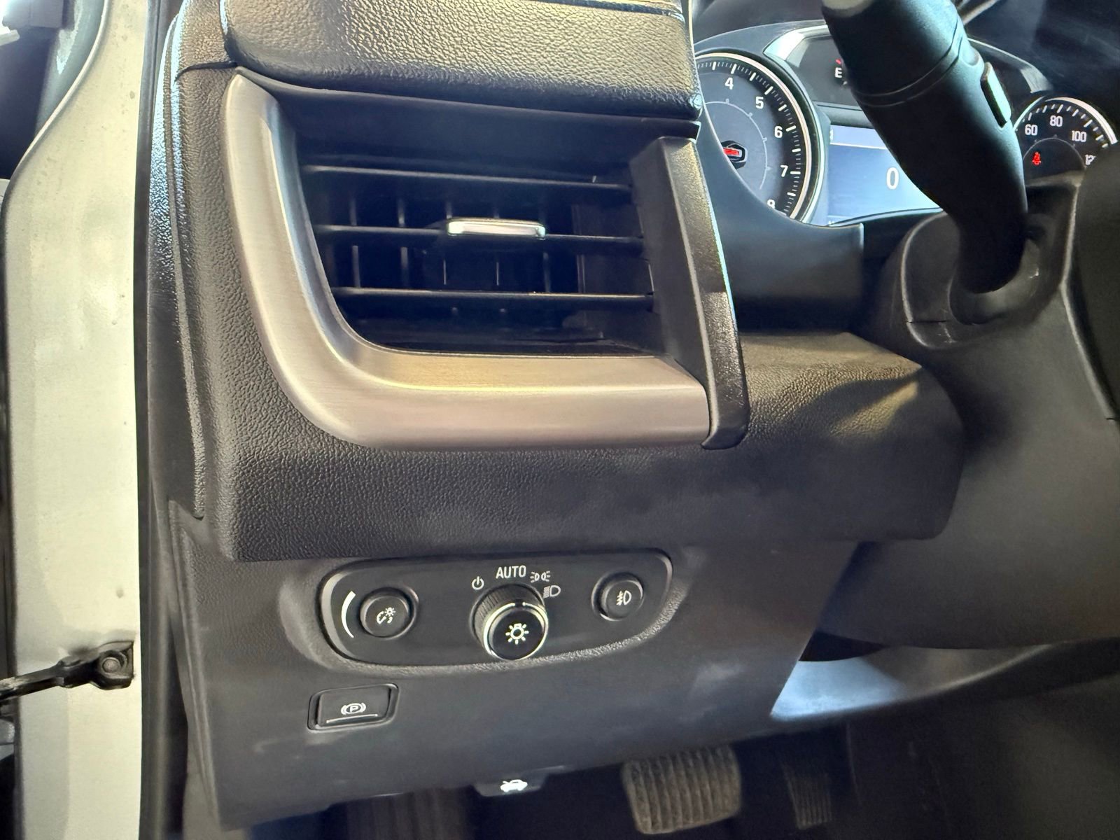 Used 2024 GMC Terrain AT4 image 13