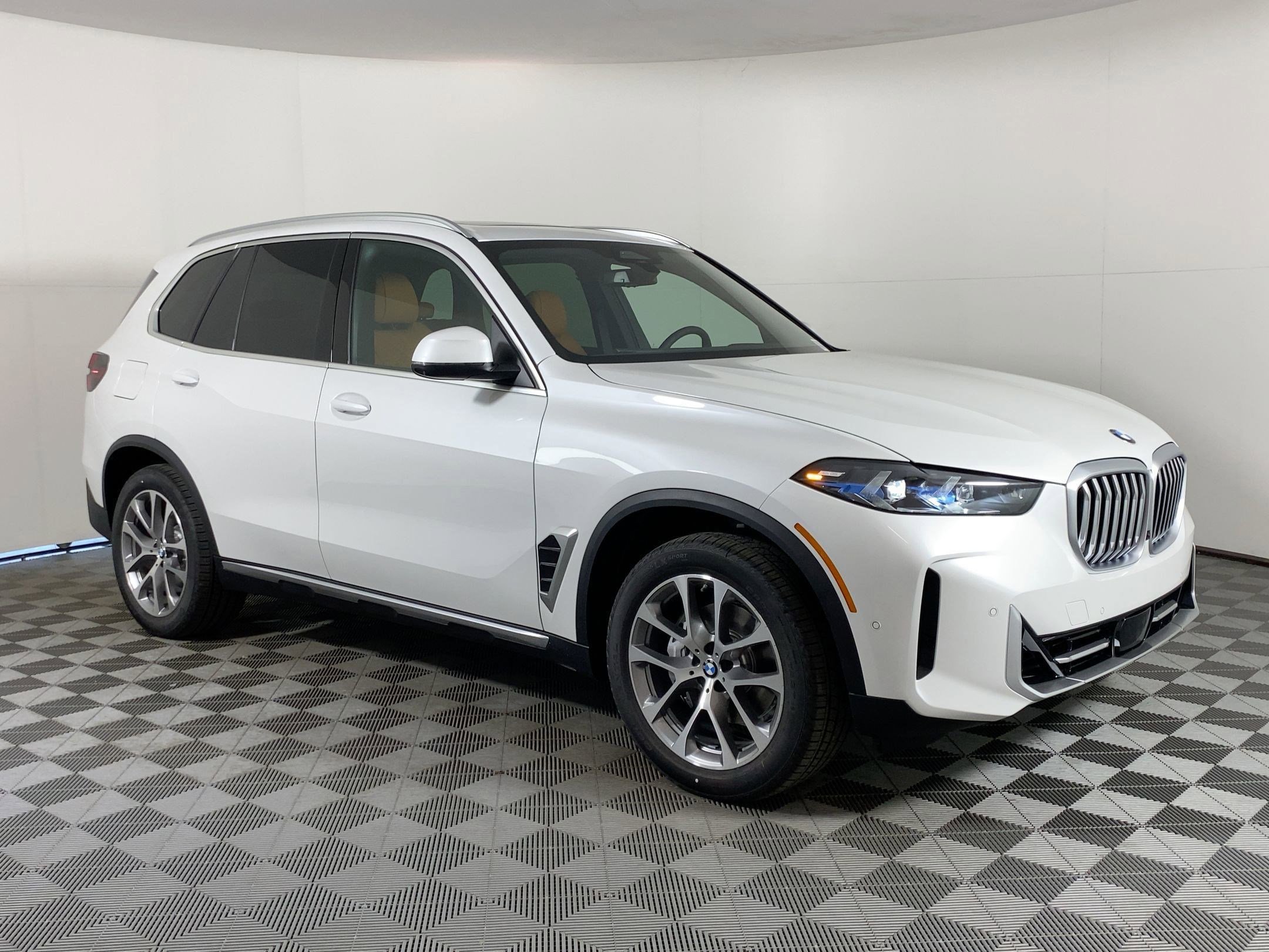 Used 2026 BMW X5 sDrive40i w/ Premium Package image 6