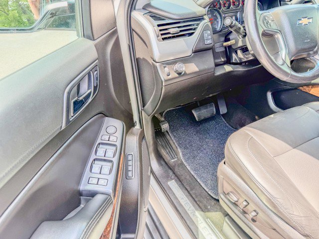 Used 2017 Chevrolet Suburban LT image 14