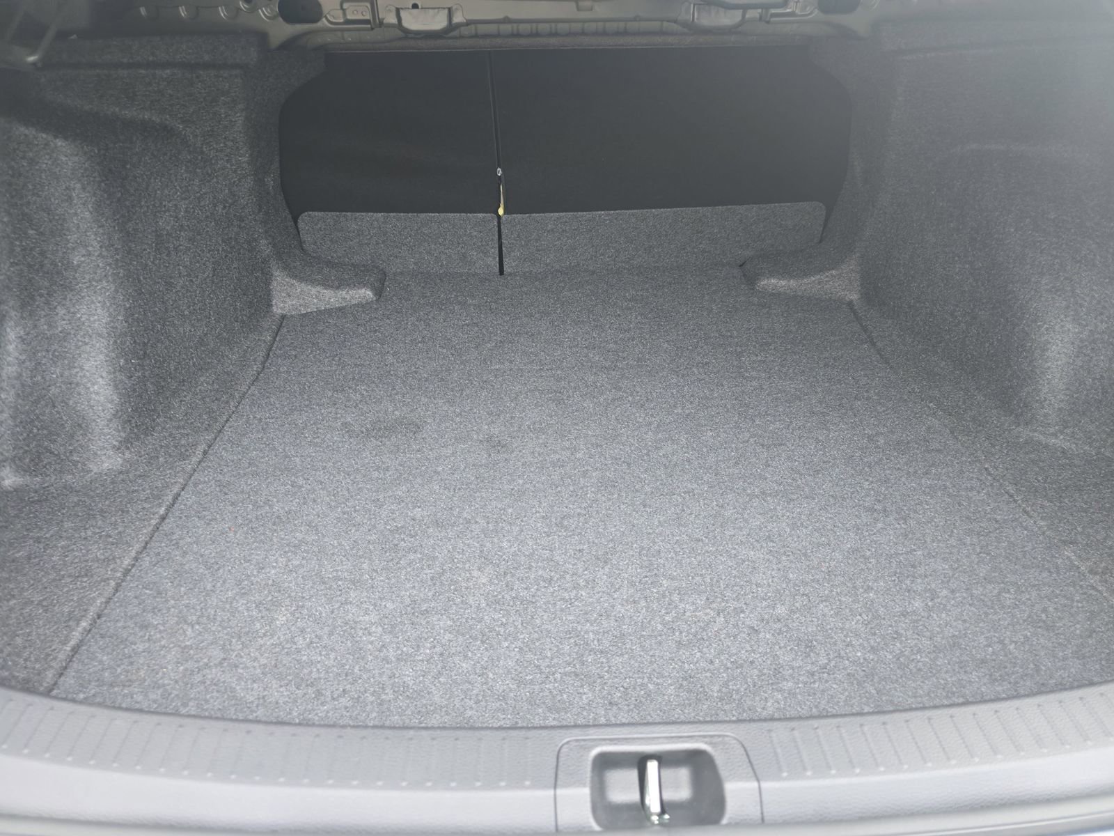 Used 2025 Toyota Corolla SE image 18