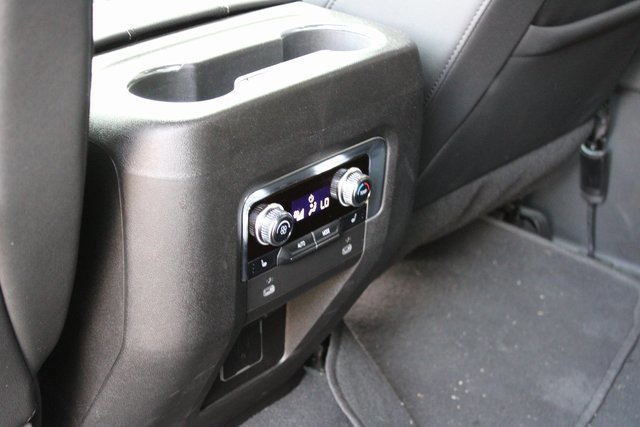 Used 2023 GMC Yukon SLT w/ SLT Premium Package image 21