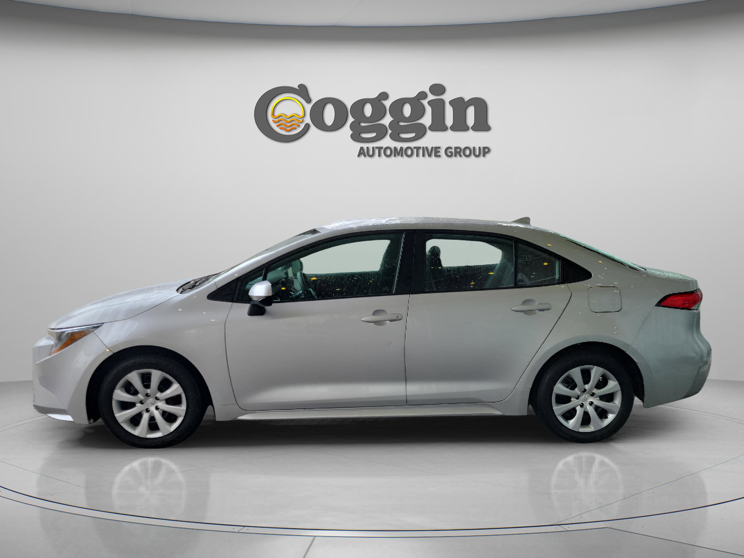 Used 2024 Toyota Corolla LE image 2