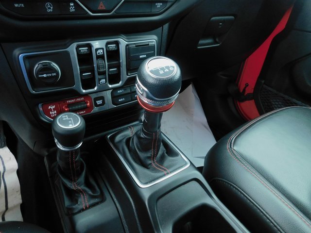 Used 2018 Jeep Wrangler Unlimited Rubicon w/ Dual Top Group image 27