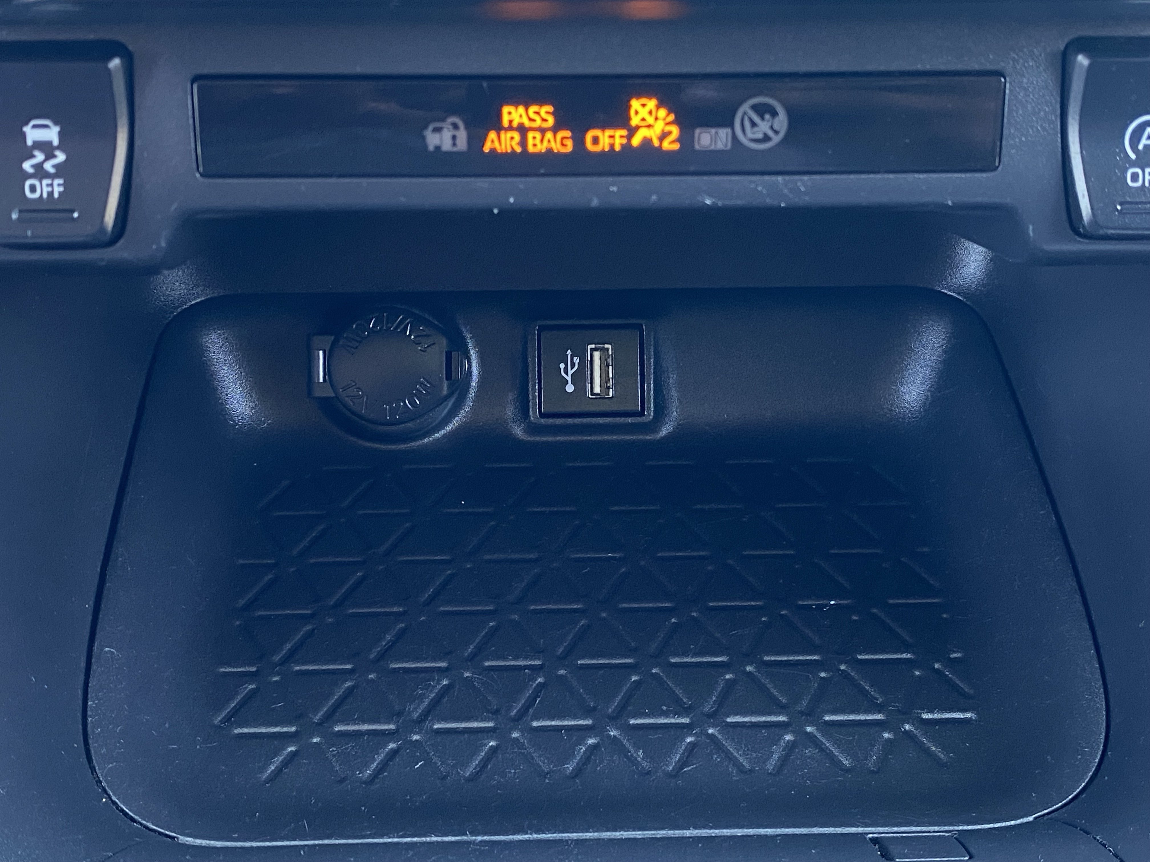 Used 2024 Toyota RAV4 XLE FWD image 26