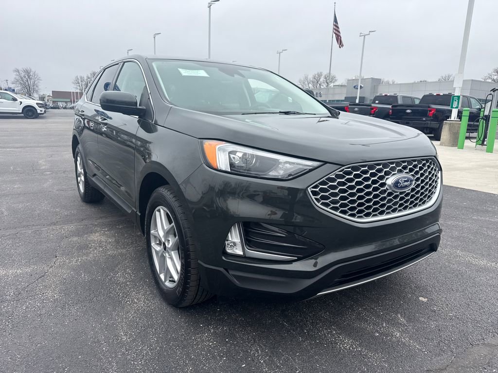 Used 2024 Ford Edge SEL w/ Convenience Package image 4