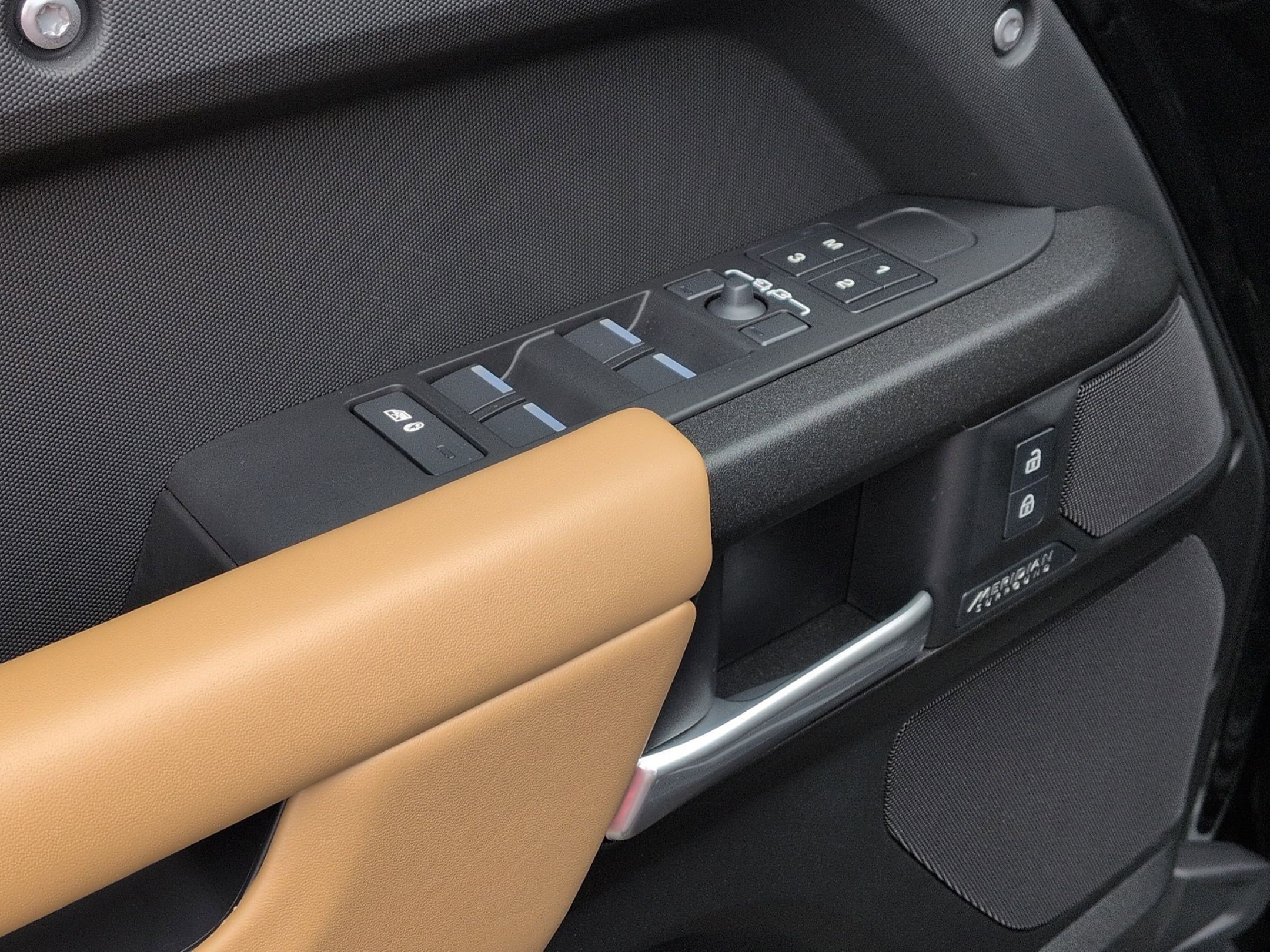 Used 2025 Land Rover Defender 130 X image 13