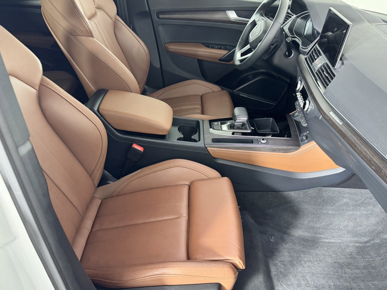 Used 2024 Audi Q5 e Premium Plus w/ Premium Plus Package image 8