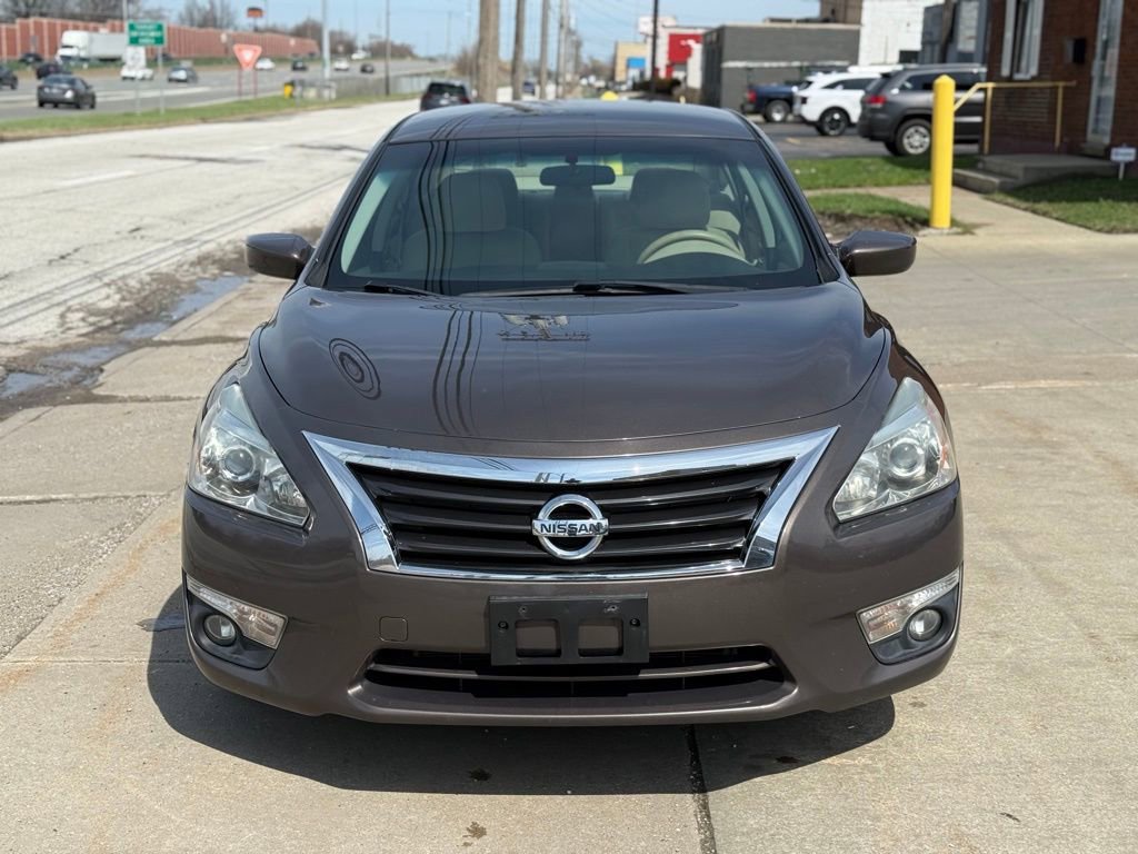 Used 2015 Nissan Altima 2.5 SV image 2
