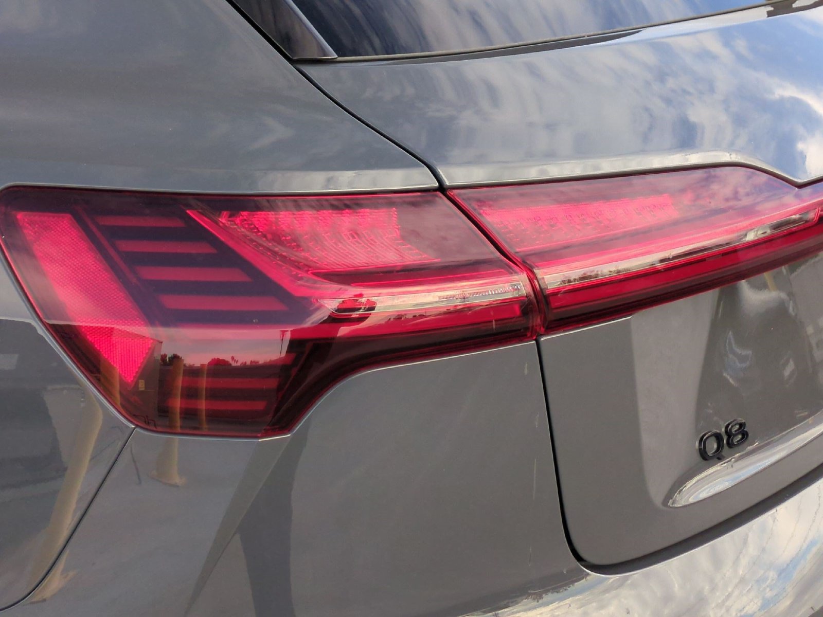 Used 2024 Audi Q8 e-tron Premium Plus AWD/4WD image 18