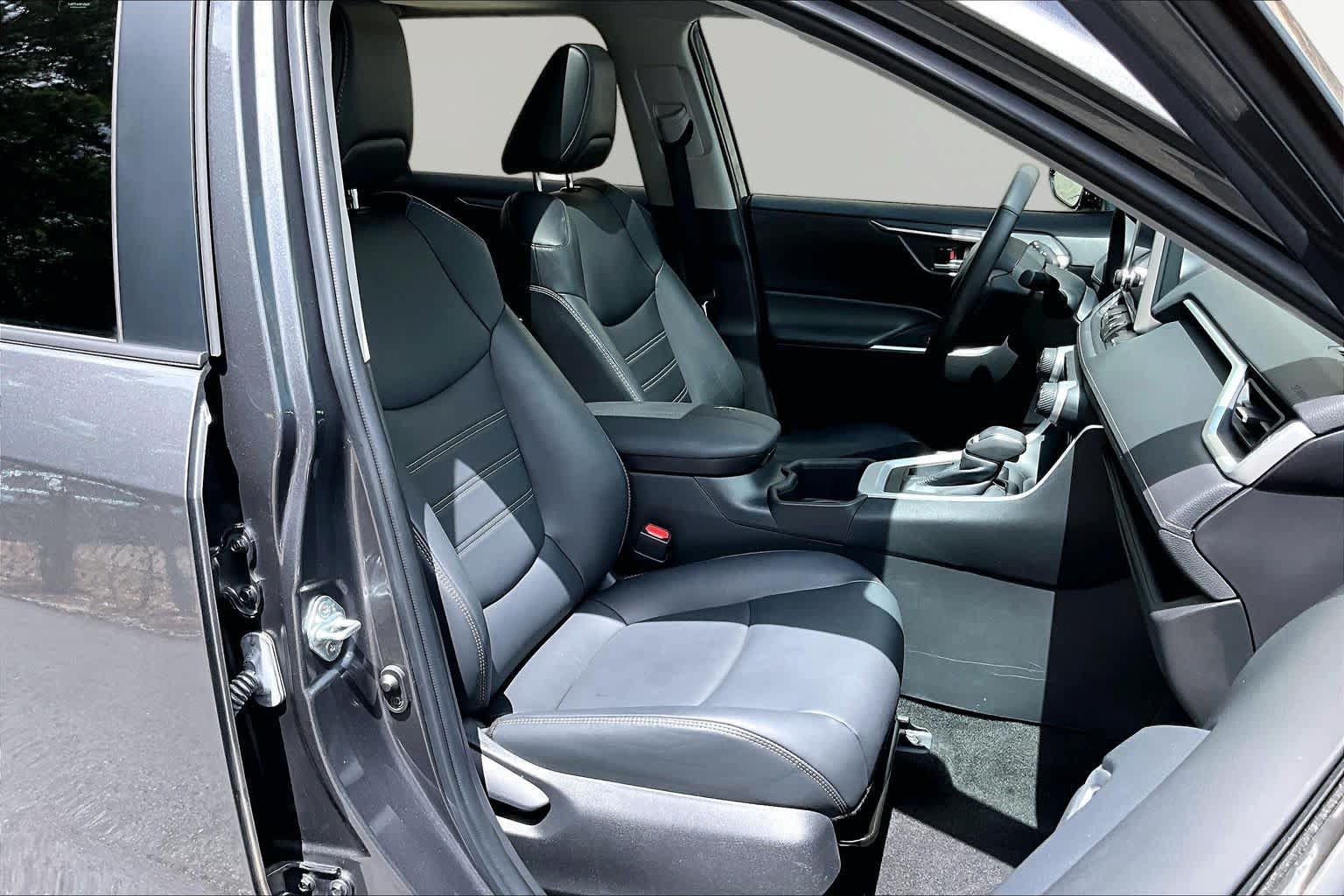 Used 2023 Toyota RAV4 XLE Premium FWD image 9