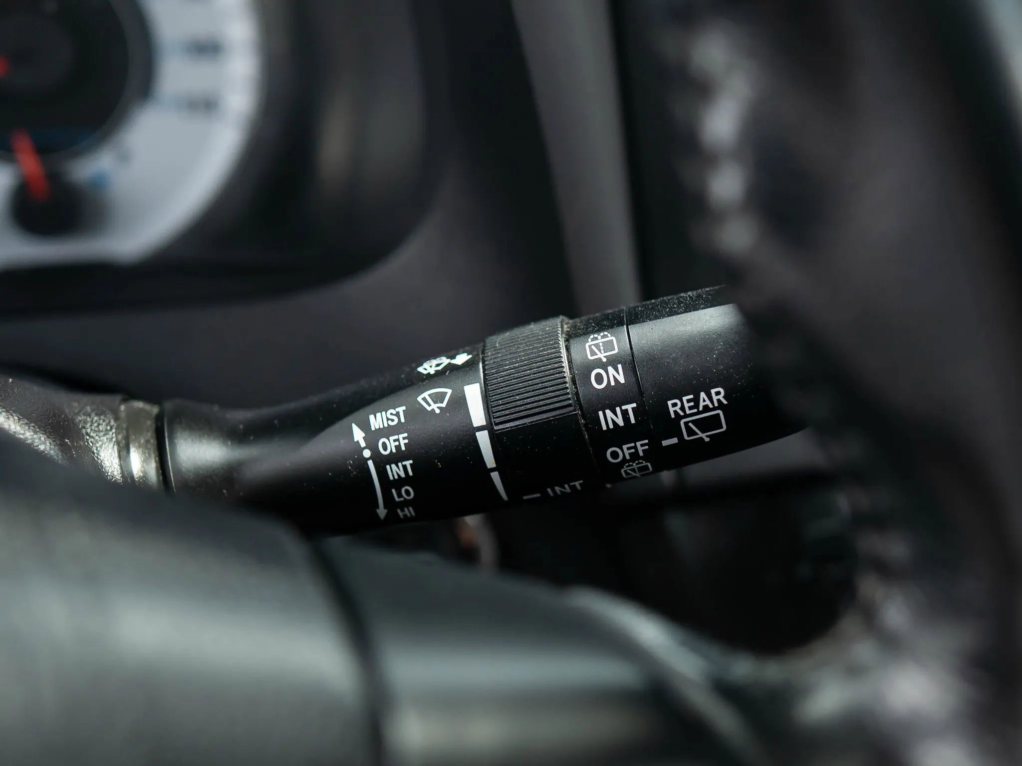 Used 2018 Toyota Sienna SE image 37