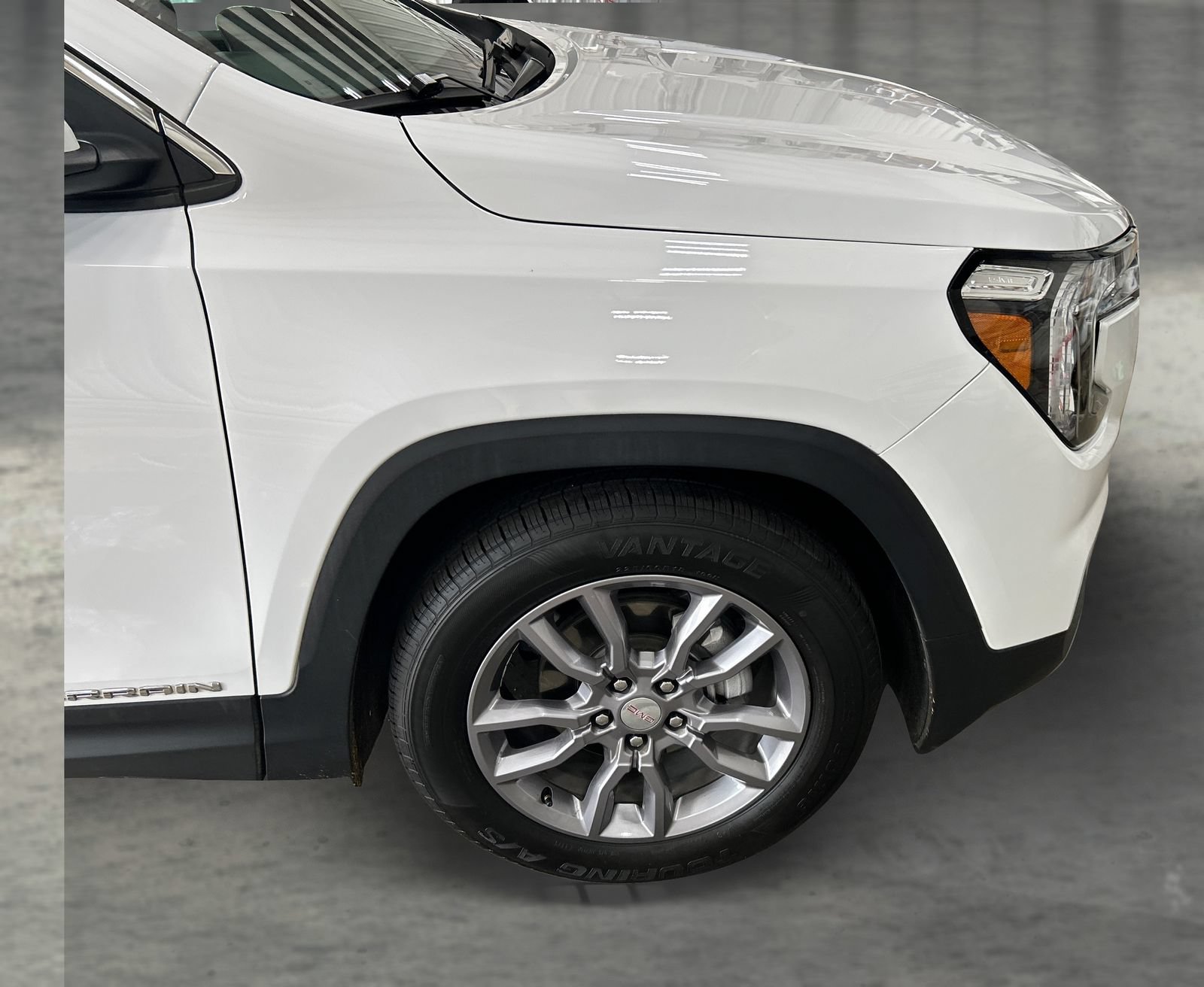 Used 2024 GMC Terrain SLT FWD image 22