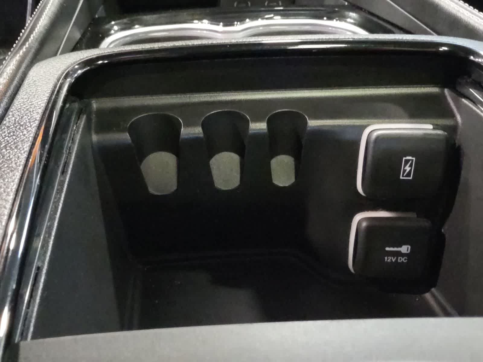 Used 2025 Chrysler Pacifica Limited FWD image 23