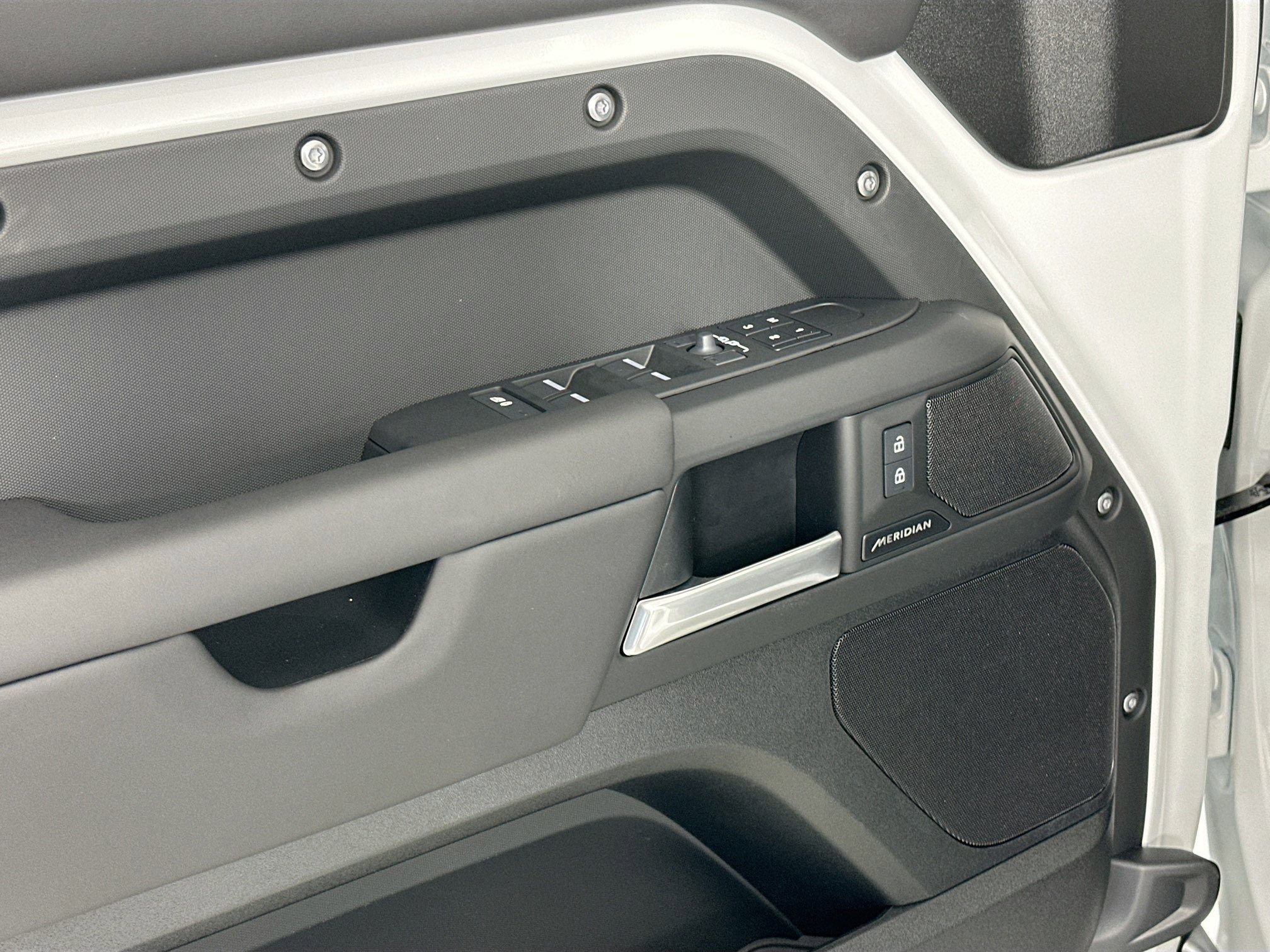 Used 2025 Land Rover Defender 110 S image 15