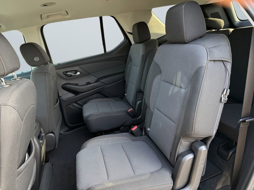 Used 2021 Chevrolet Traverse LT image 13