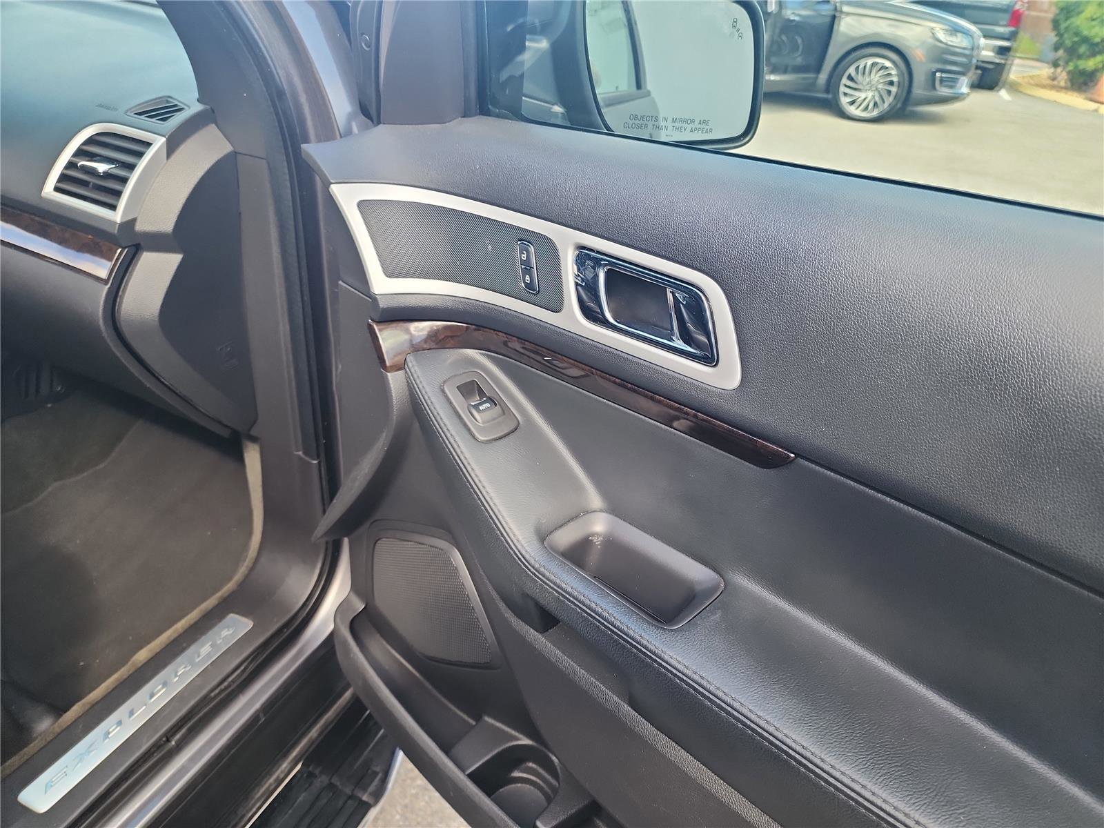 Used 2014 Ford Explorer Limited image 26