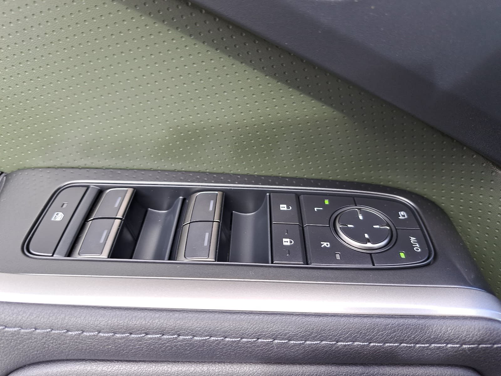 Used 2025 Lexus GX 550 w/ Accessory Package (32) AWD/4WD image 31