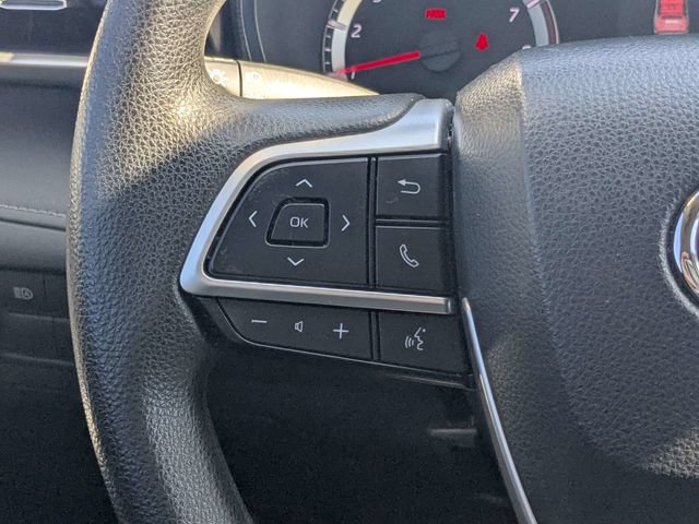 Used 2022 Toyota Highlander L FWD image 22